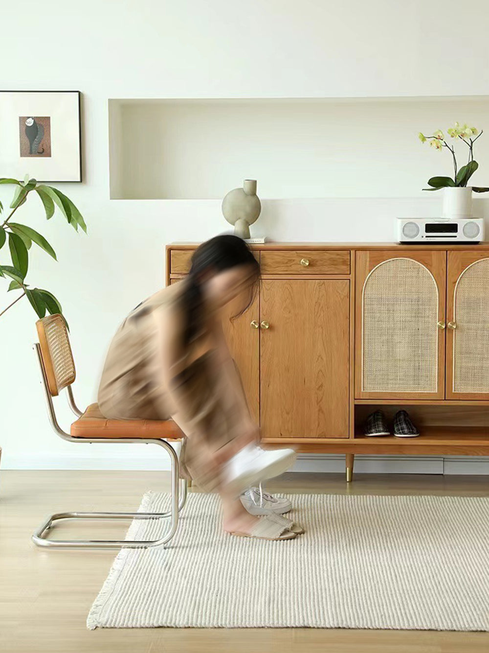 shoe bench used in small apartment hallway to save space 小戶型走廊使用的鞋櫃換鞋凳 節省玄關空間