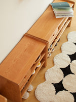 玄関の靴ベンチ／玄関で靴を履くためのベンチ