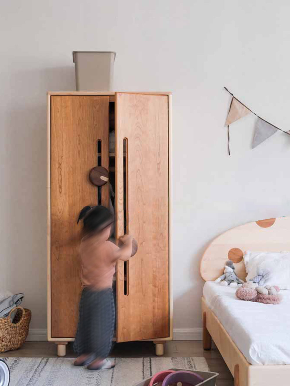 modular kids wardrobe with adjustable shelves for growing child 模組兒童衣櫃 可依孩子成長調整層板高度