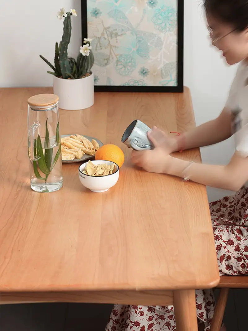 small solid wood dining table for apartment 小戶型家用實木餐桌