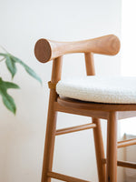 エコチェリー無垢材スツール 自然な木目デザイン