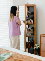 租屋空間使用多功能旋轉穿衣鏡節省收納空間