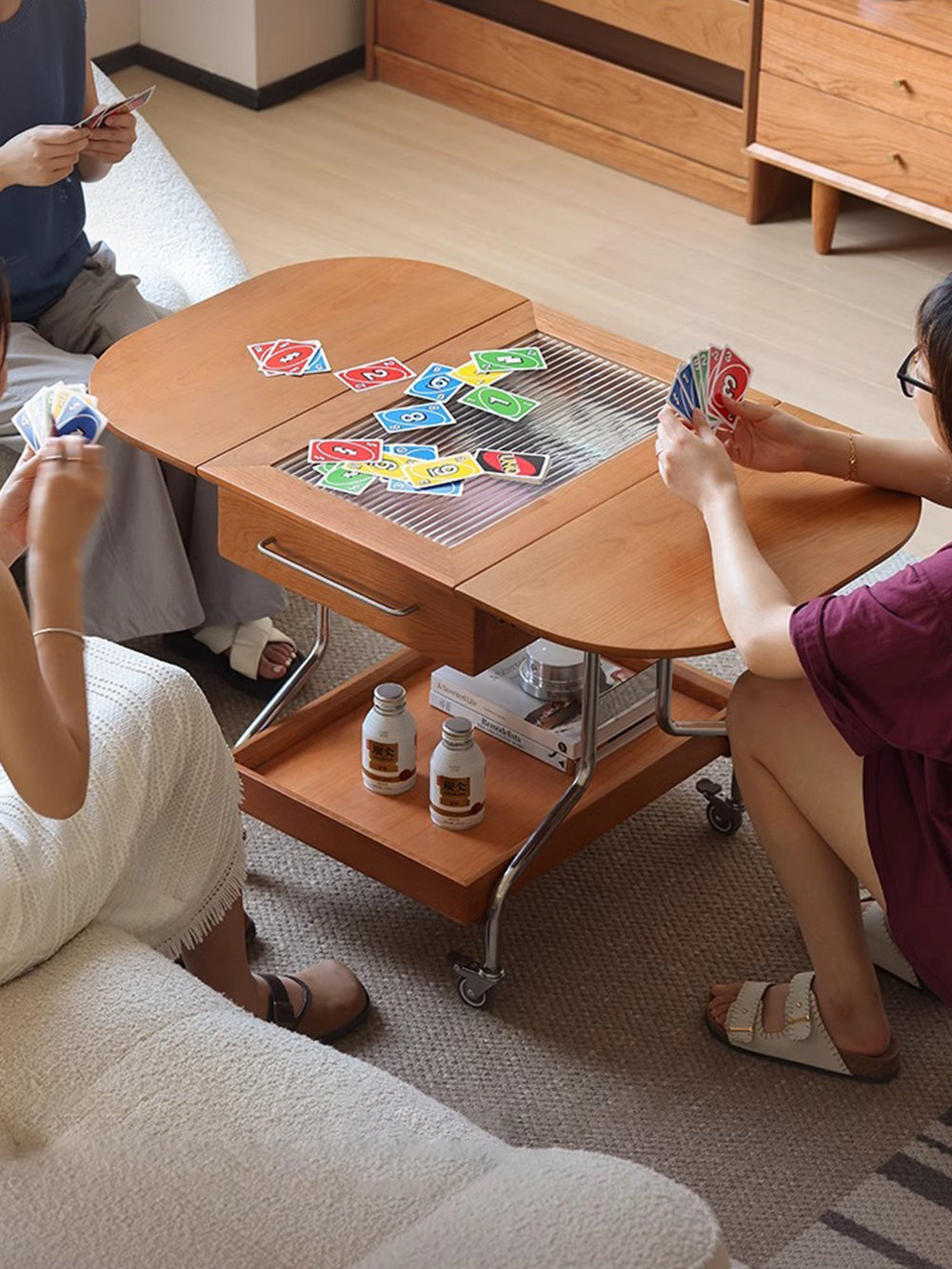 solid wood side table used as laptop desk beside sofa 實木邊几作為沙發邊工作桌放筆電
