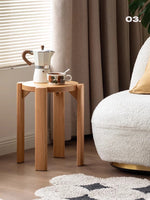 solid wood round seating set around dining table 餐桌旁擺放實木圓凳 多人就座