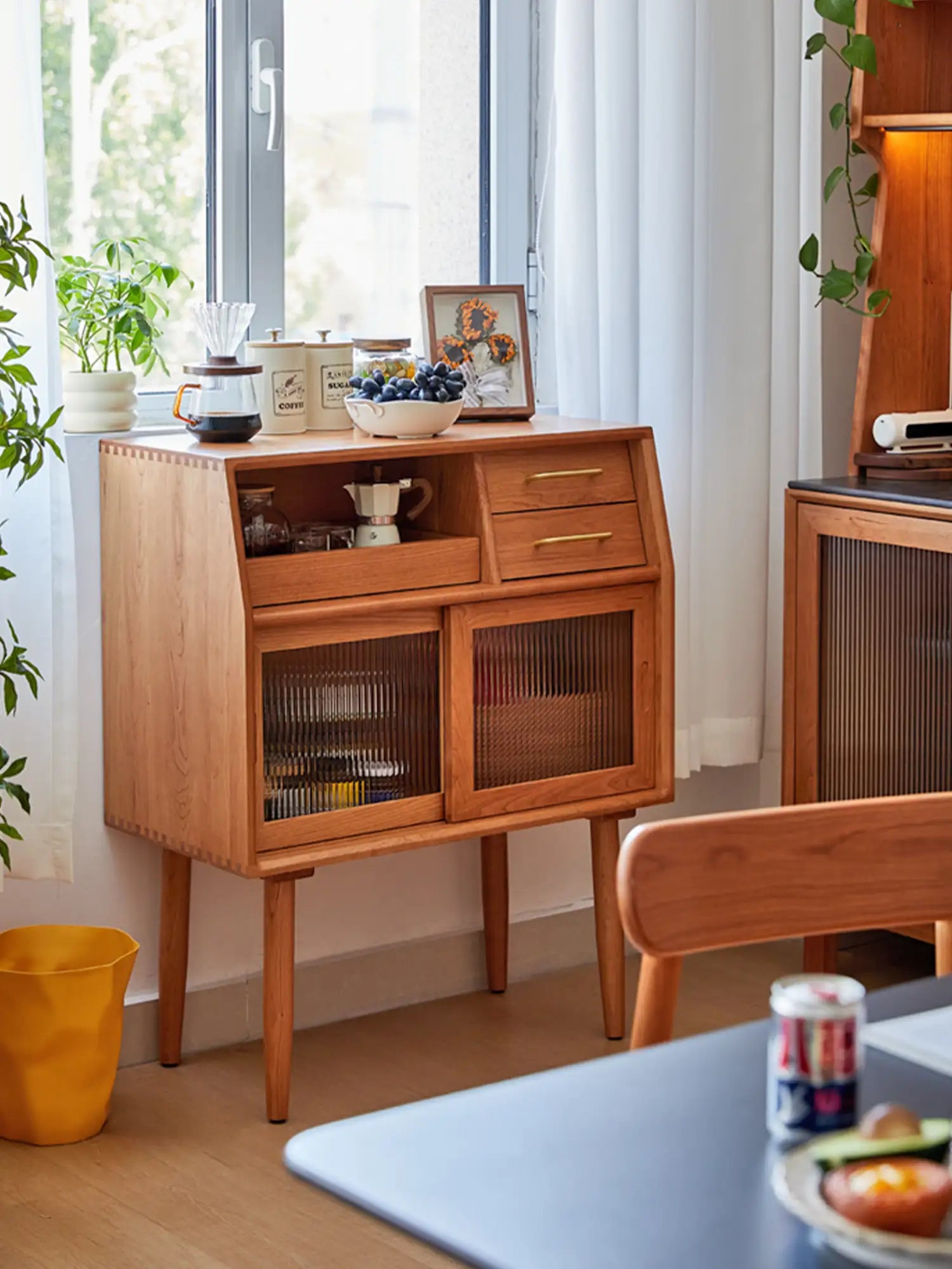 coffee station sideboard cabinet with solid wood legs 可作咖啡角的長腳邊櫃