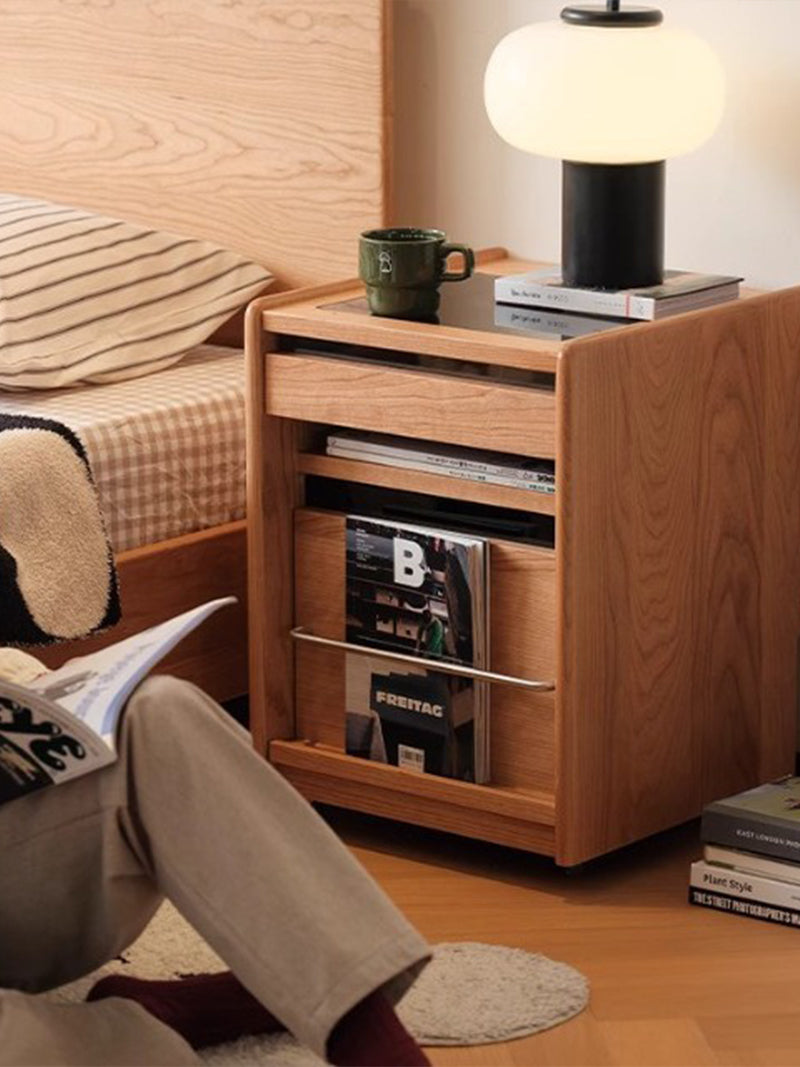 bedside cabinet with glass top tray for jewelry and glasses 床頭櫃玻璃檯面 收納首飾與眼鏡的小托盤